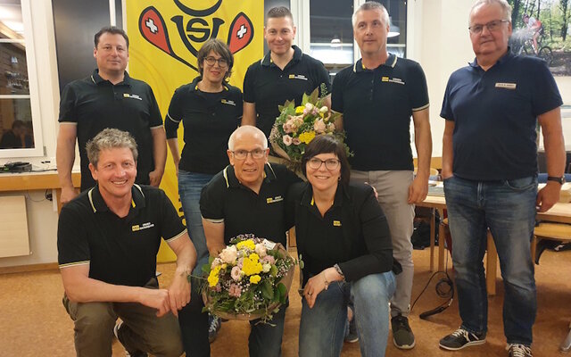 Der neu zusammengesetzte Vorstand des Urner Skiverbandes: hinten v. links Marcel Wipfli, Iris Mulle, Tino Walker, Felix Zurfluh, Hanspeter Infanger. Vorne v. links Adrian Planzer, Martin Arnold, Beatrice Indergand. Es fehlt: Marco Briker. Bild Ivan Gisler Der neu zusammengesetzte Vorstand des Urner Skiverbandes: hinten von links Marcel Wipfli, Iris Mulle, Tino Walker, Felix Zurfluh und Hanspeter Infanger. Vorne von links Adrian Planzer, Martin Arnold und Beatrice Indergand. Es fehlt: Marco Briker (Bild Ivan Gisler)