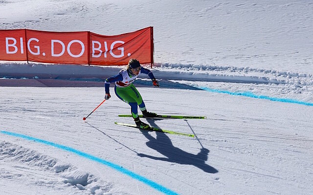Nina Walker (SC Unterschächen) im spektakulären Sprintabfahrt-Format auf dem Weg zum 3. Podestrang in der Kategorie der Frauen U18/U20 (Bild Roman Briker) Nina Walker (SC Unterschächen) im spektakulären Sprintabfahrt-Format auf dem Weg zum 3. Podestrang in der Kategorie der Frauen U18/U20 (Bild Roman Briker)